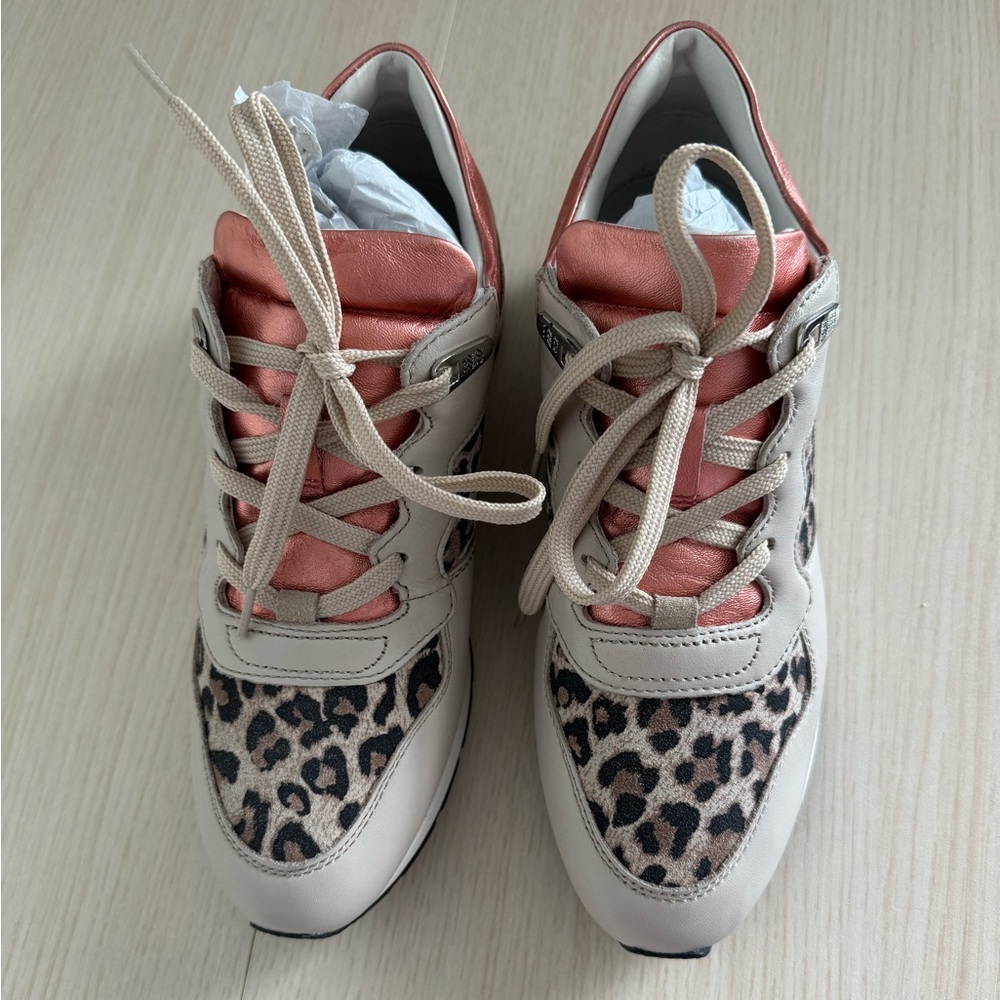 Geox Sneakers beige leopard print with rose gold women size 6.5